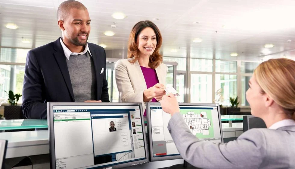 Registro de visitantes en una recepción con software de control